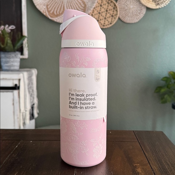 Owala Exclusive FreeSip 32 oz Water Bottle in Ribbon Toile. New! - Picture 3 of 8
